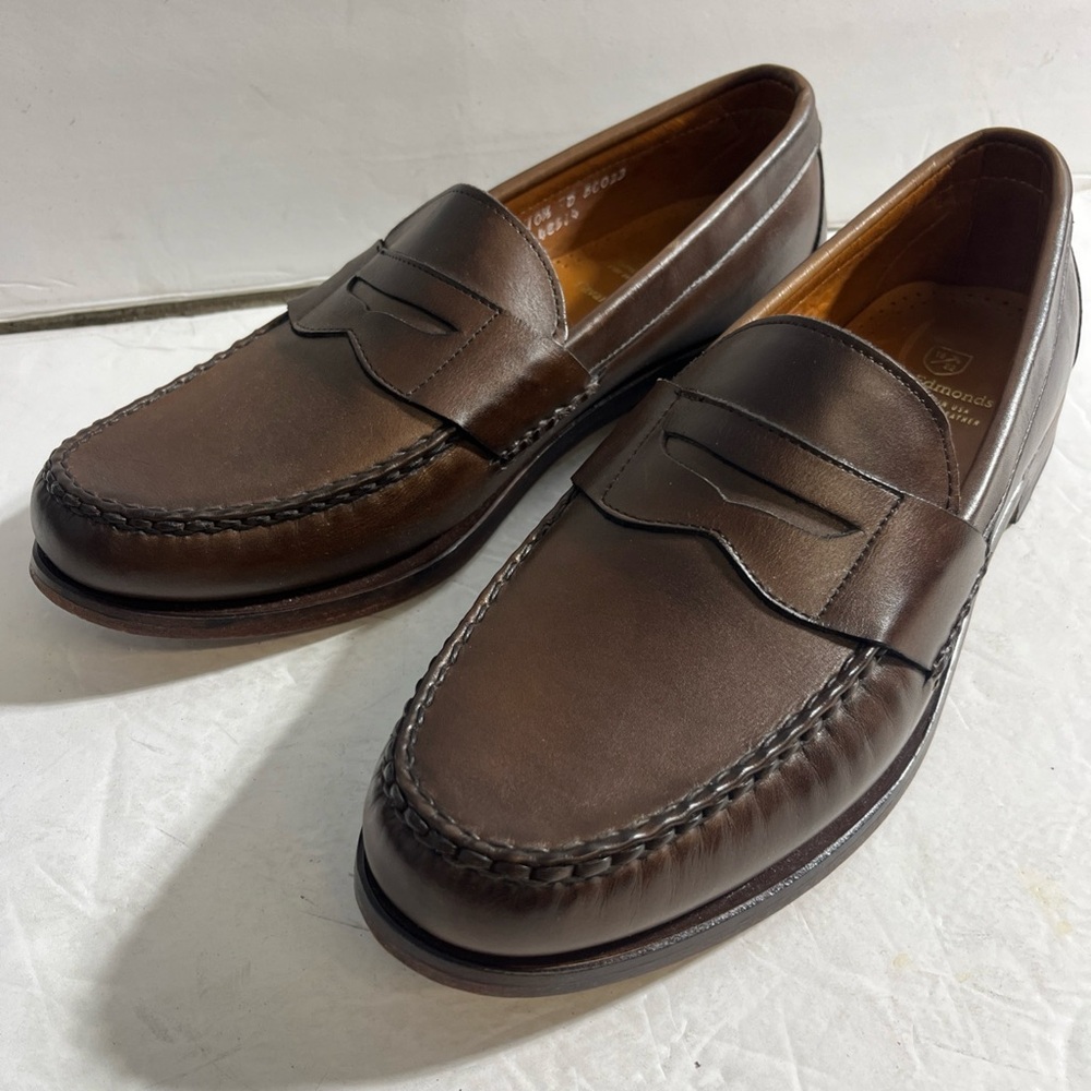 Allen Edmonds Brown Leather Loafers
Sz. 10.5 / no box 
Excellent condtion